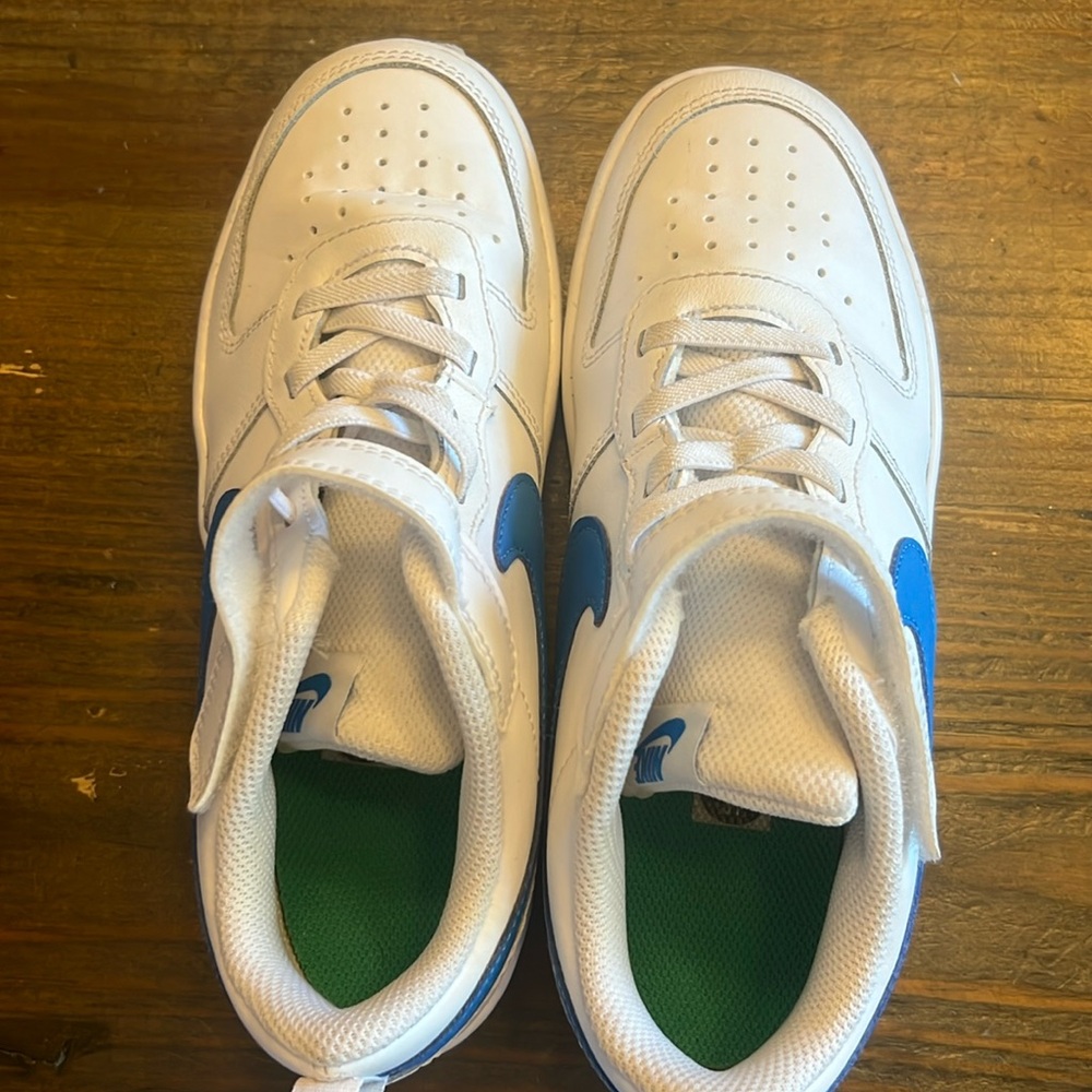 Boys Nike size 3Y